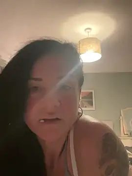 laurataylor13 live cam on StripChat