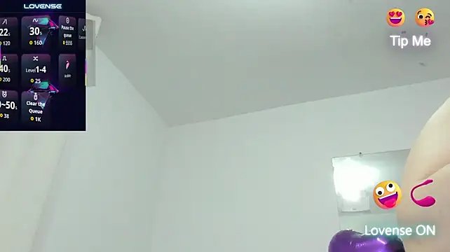 esmeraldamfc live cam on StripChat