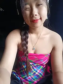 HeresThuy22 live cam on StripChat