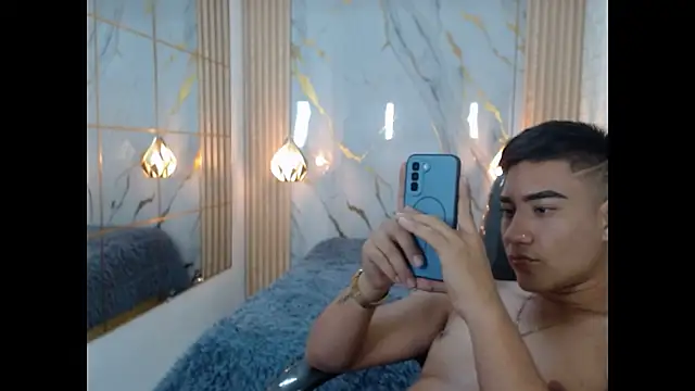 DominantBoy4 live cam on StripChat