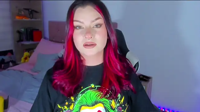 OphelianaRose33 live cam on StripChat