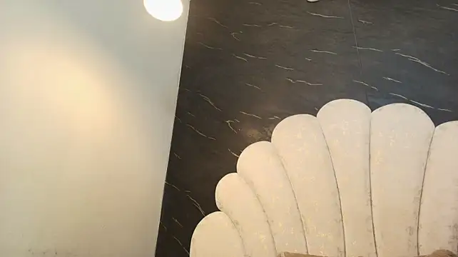 kissme_luna live cam on StripChat