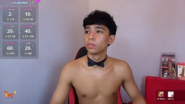 Little_Twink19x live cam on StripChat