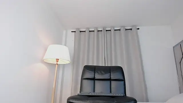 _Saraah live cam on StripChat