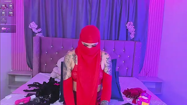 Nayla-Mouna live cam on StripChat