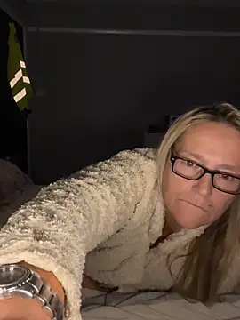 Blondnboujee53
