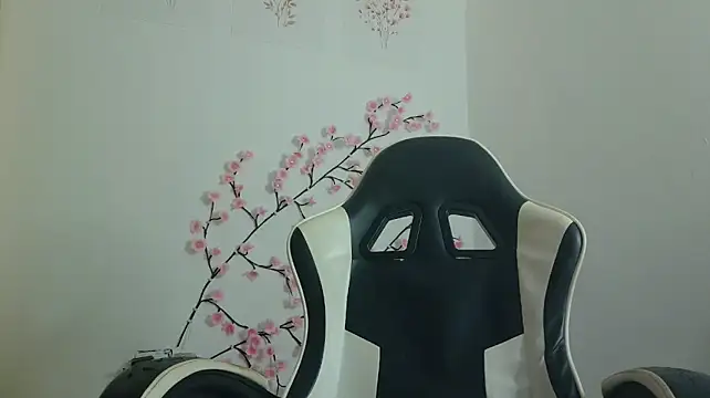 LivGomezXOXO live cam on StripChat