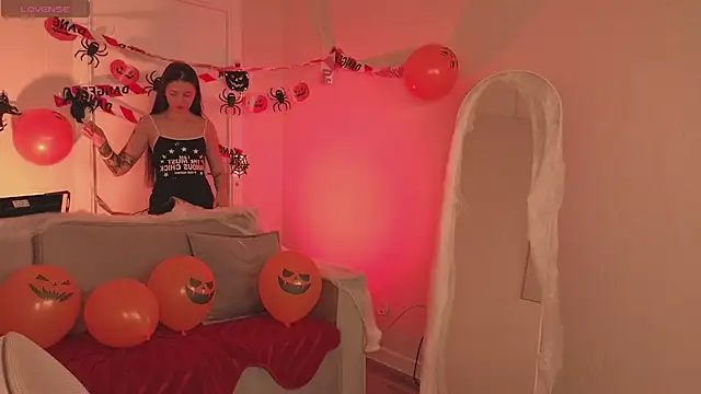 Eva-Bloom live cam on StripChat