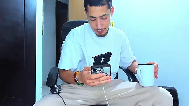 Chandler_ken on Stripchat