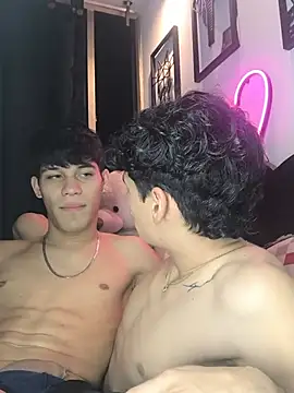 Boys_Eyes live cam on StripChat