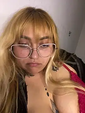 luly20004 live cam on StripChat