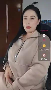 Emma_Hotkiss