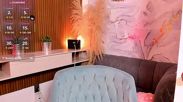 SelenaRogerss live cam on StripChat