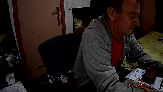 passifsoumis1963 live cam on StripChat
