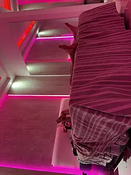Gambar streaming Thequeennn_ di Stripchat