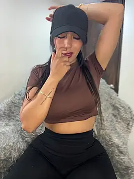 MiaJones21 live cam on StripChat