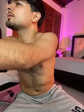Samir_bear live cam on StripChat