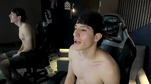 TheGhostforeeonss live cam on StripChat