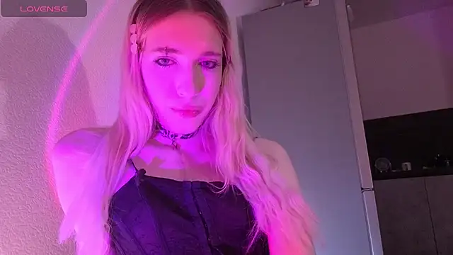 sweetcrystalll live cam on StripChat
