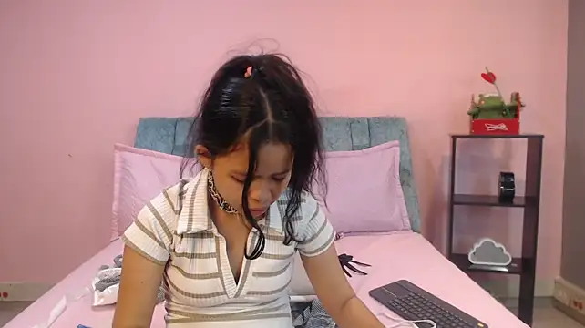 AuroraBellinii live cam on StripChat