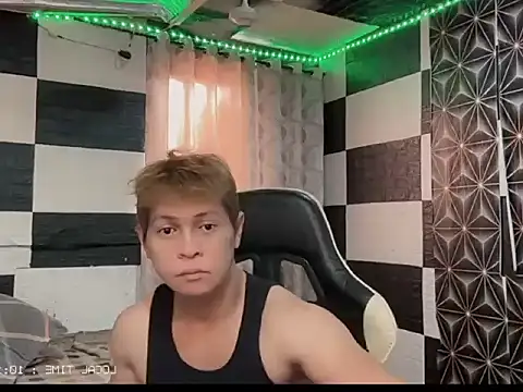 ImUrSexMACHINE live cam on StripChat