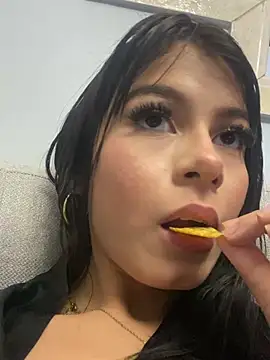 AnitaHeart live cam on StripChat