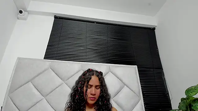 Cataleya_Fuentes live cam on StripChat