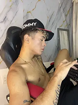 naimvoss (M twink) - spank ass