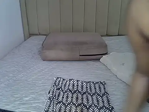 Caramel5 live cam on StripChat