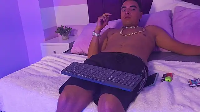 ethan_zone live cam on StripChat