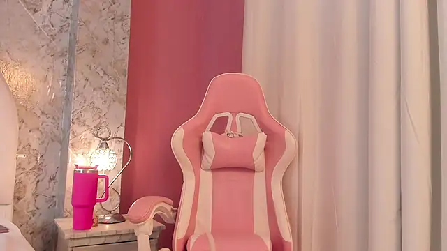 Kimi_Moonie live cam on StripChat