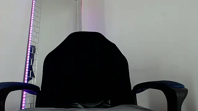 Nash_fit18 on Stripchat
