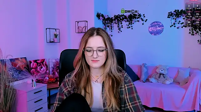 luna_berryy (F young) - show panties
