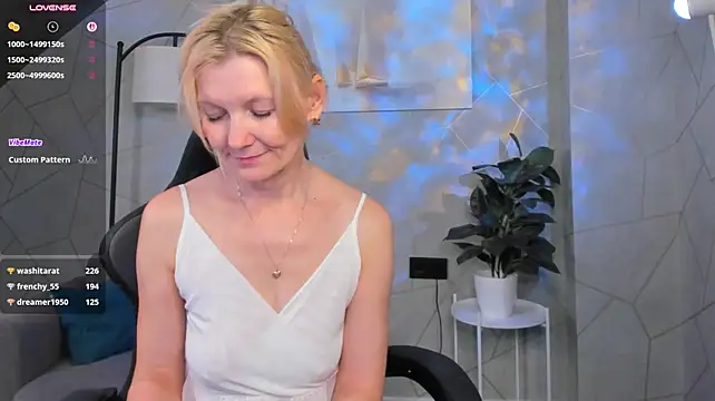 Julie_Lucas