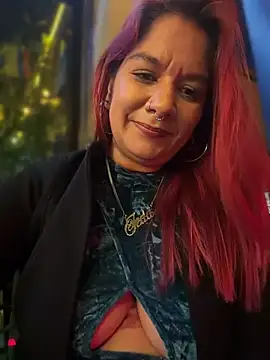 JulianaDiiaz live cam on StripChat