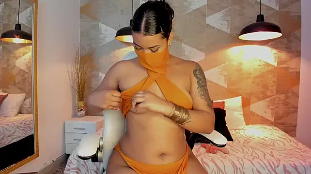 LalilaBrunettee live cam on StripChat