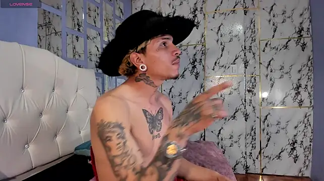 Valentino_knox1