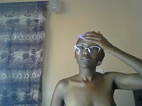 Goldenpixie live cam on StripChat