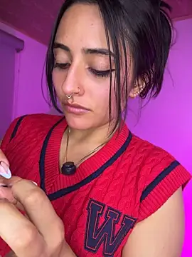 NandaVixen live cam on StripChat