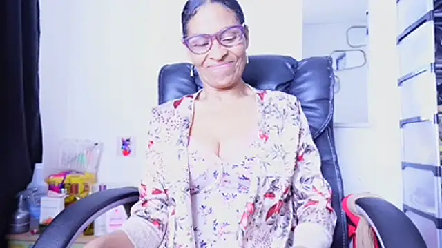 Aries_Mature live cam on StripChat