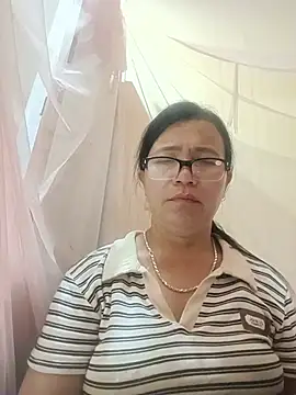 Chilly-wet live cam on StripChat