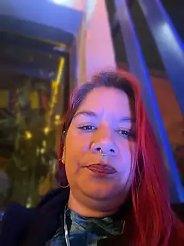 JulianaDiiaz live cam on StripChat