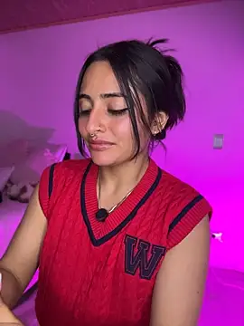 NandaVixen live cam on StripChat