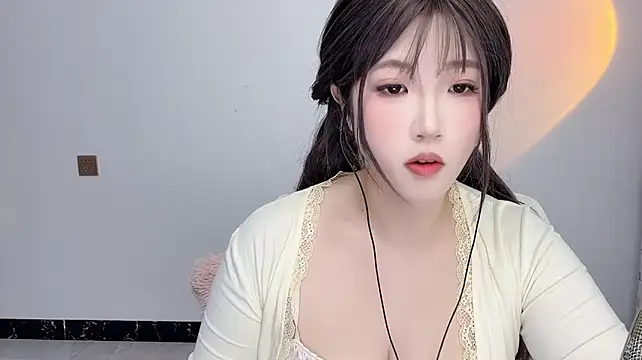 Lucy_8858 live cam on StripChat