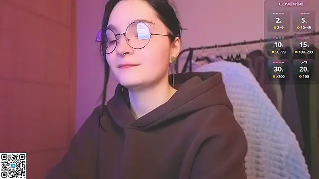 Luna_Moon16 live cam on StripChat
