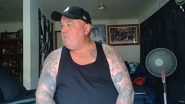 KINKYBLUEYES69 live cam on StripChat
