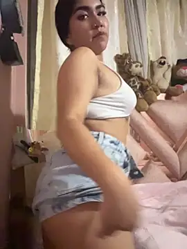 ItsMiaFoxx live cam on StripChat