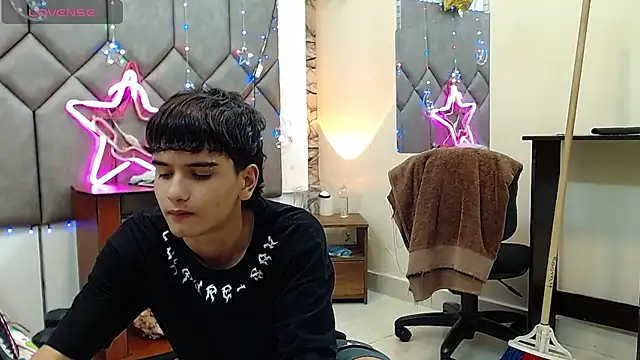 steve_hotman (M twink) - insert my fimngers in ass