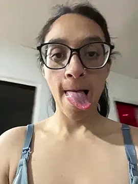 ninnfa (F young) - Show tits