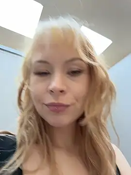 _little_ginger (F young) - Show boobs in public